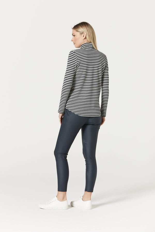 CS20226-NAVYSTRIP-4jpg